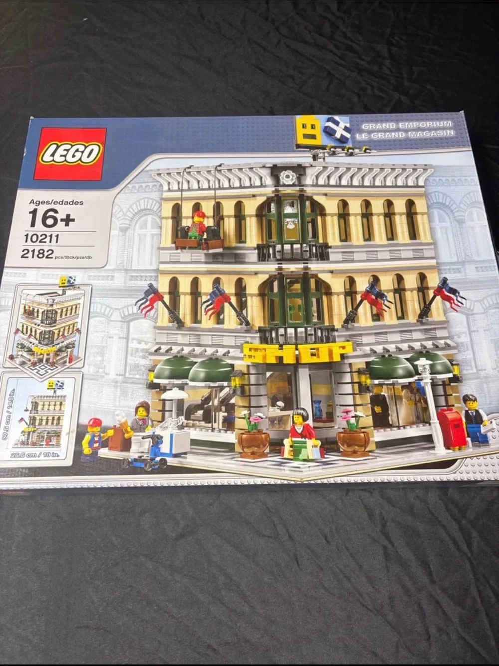 LEGO set 10211 Grand Emporium Modular Building 100% complete